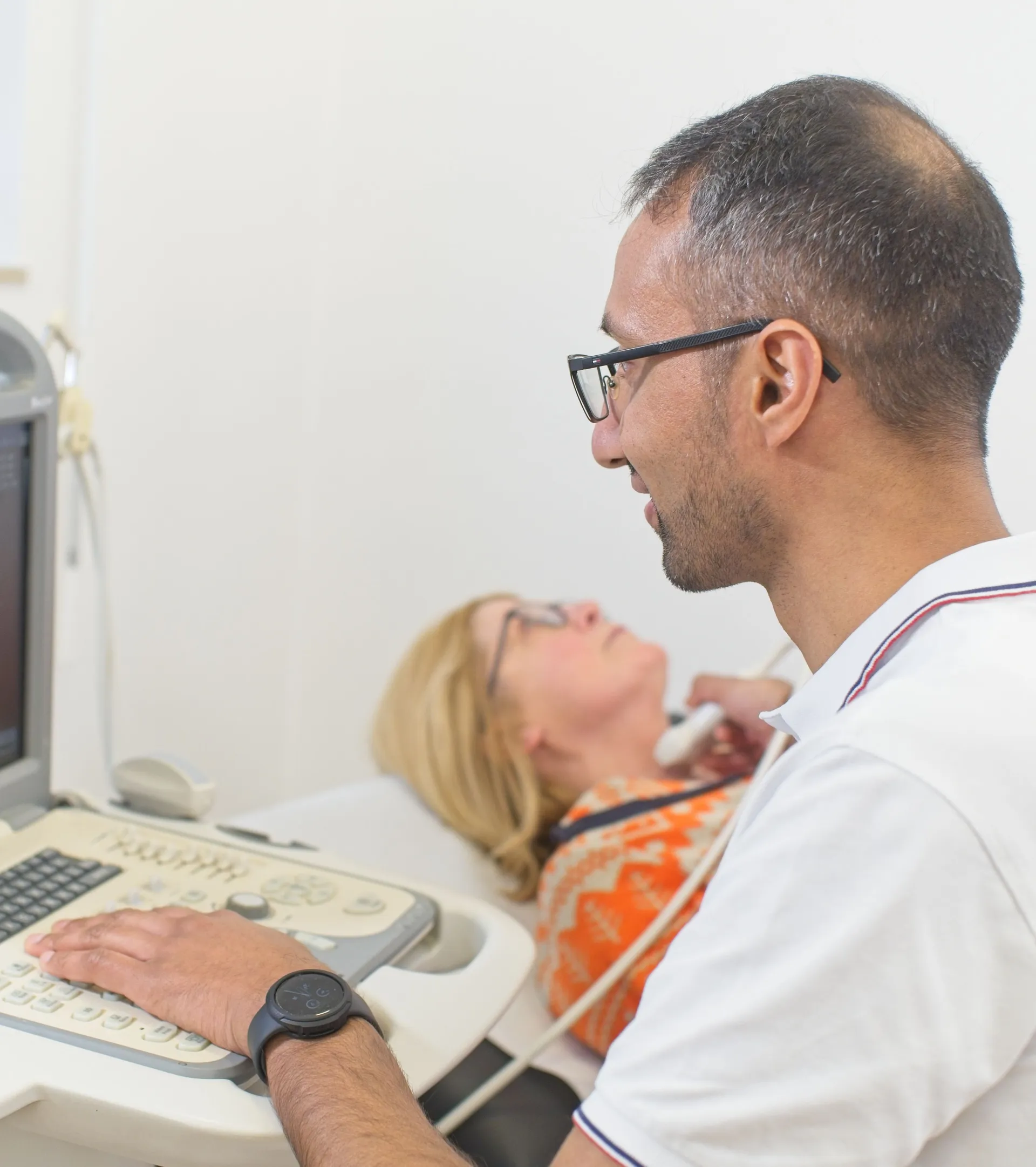 Das Hausarztteam bei einem Hausbesuch zur medizinischen Versorgung von Patienten in Hamm-Heessen.